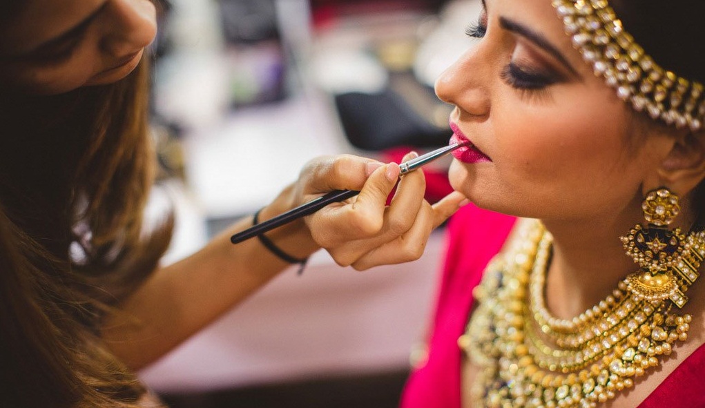 6 Tips To Keep In Mind For Hiring A Wedding Makeup Artist