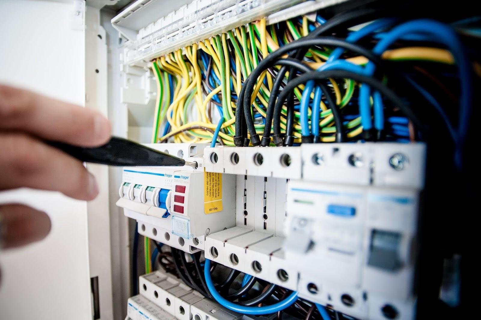 Qualities That A Professional Electrician Will Exhibit