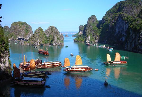 When is the best time to visit Halong Bay?